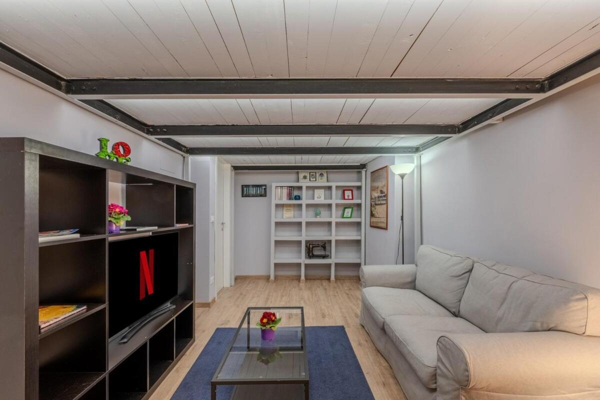 Acquario A 200m Prestigioso Loft In Centro Con Wifi